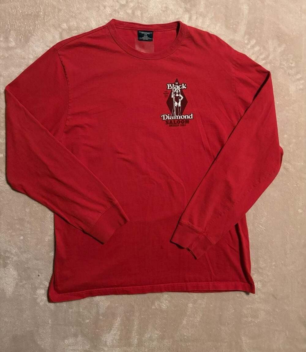 American Eagle Outfitters Long Sleeve T-Shirt Size L Red The Black Diamond